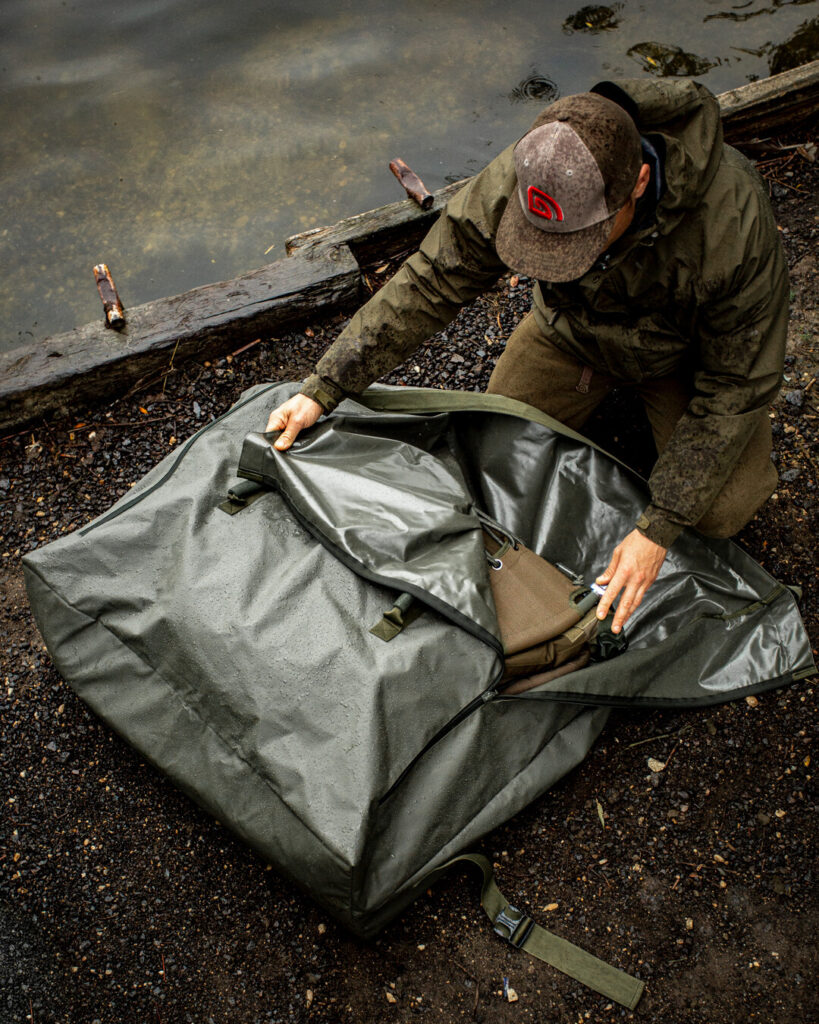 TRAKKER DOWPOUR ROLL-UP BED BAG